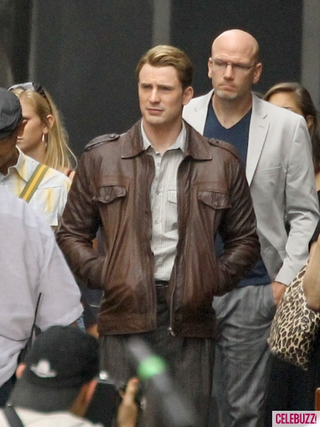 Illustration for article titled The Avengers set photos